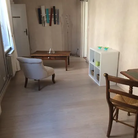 Bel Espace Dans Maison De Charme Proche Centre Appartement